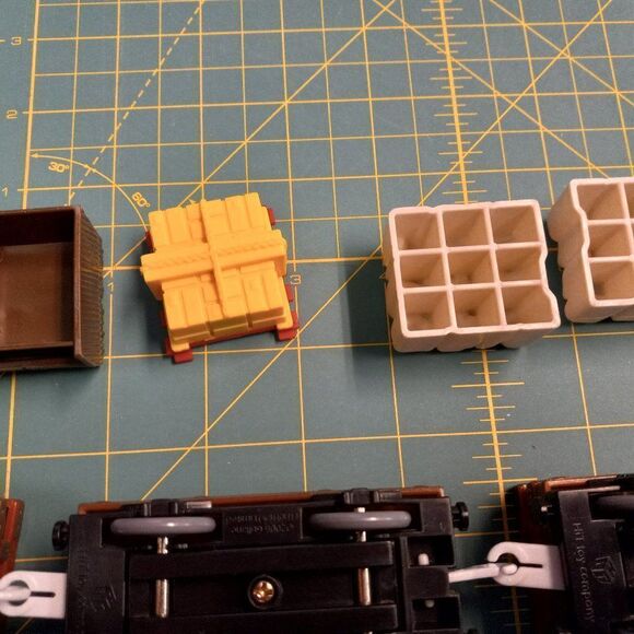 BoCo and (3) Narrow guage slate trucks - Picture 6 of 10